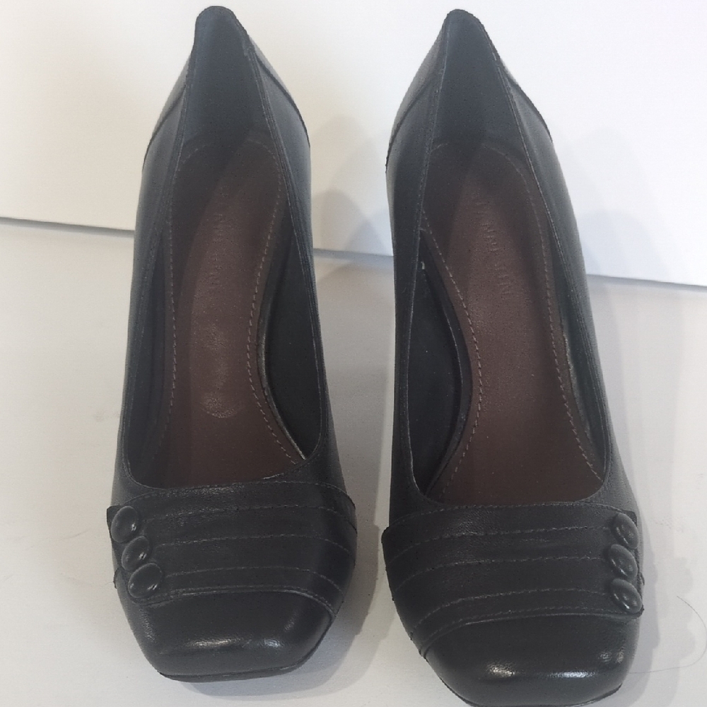 Gianni Bini Black Leather Pump Heels with Button Detail